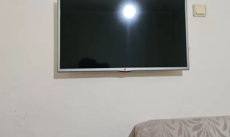 Duvara monte LG televizyonda yerinde kontrol